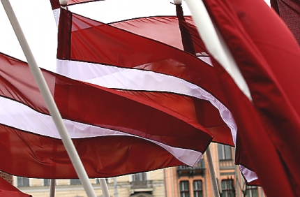 Bloomberg: pēc iestāšanas eirozonā, Latvija kļūs par vienu no četrām valstīm, kas ievēro Māstrihtas kritērijus